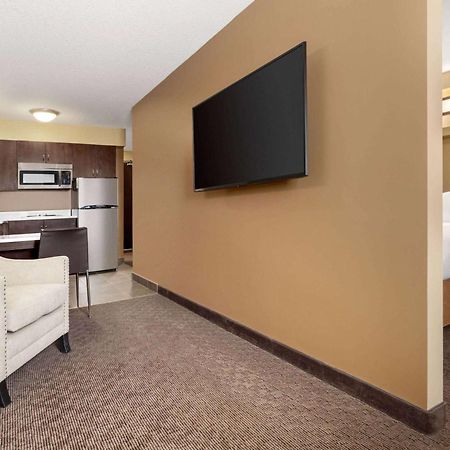 Microtel Inn And Suites By Wyndham Weyburn Extérieur photo