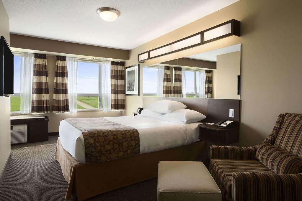 Microtel Inn And Suites By Wyndham Weyburn Chambre photo