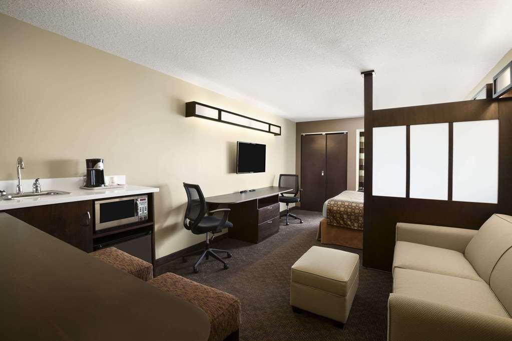 Microtel Inn And Suites By Wyndham Weyburn Chambre photo