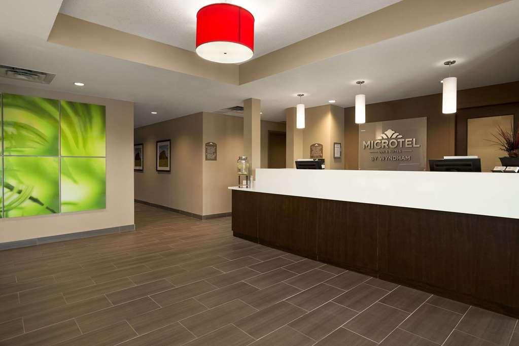 Microtel Inn And Suites By Wyndham Weyburn Intérieur photo