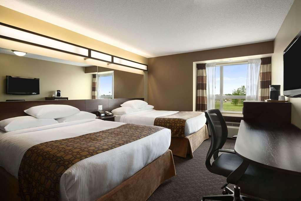 Microtel Inn And Suites By Wyndham Weyburn Chambre photo