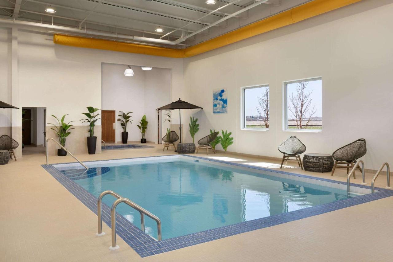 Microtel Inn And Suites By Wyndham Weyburn Extérieur photo
