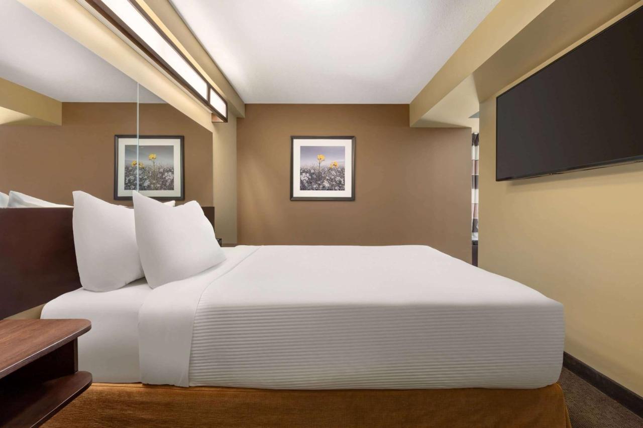 Microtel Inn And Suites By Wyndham Weyburn Extérieur photo