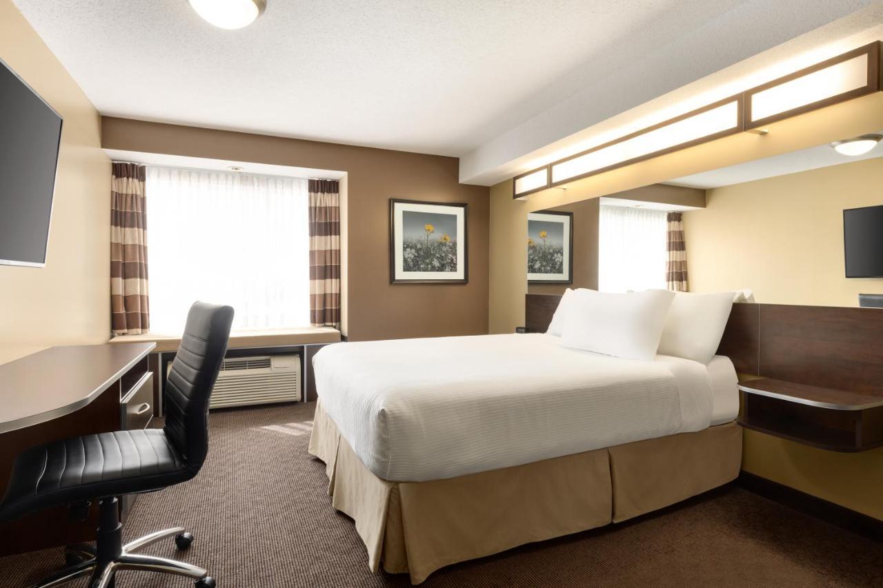 Microtel Inn And Suites By Wyndham Weyburn Extérieur photo