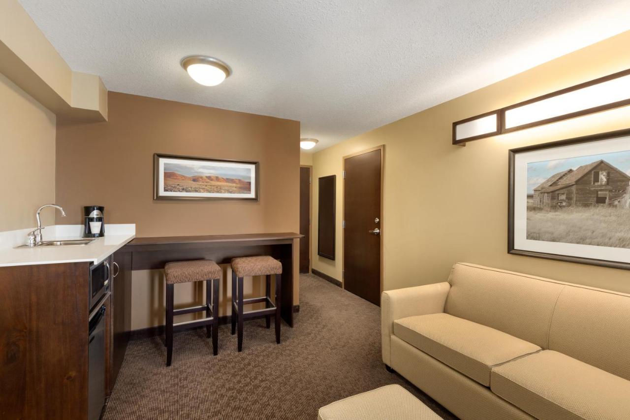 Microtel Inn And Suites By Wyndham Weyburn Extérieur photo