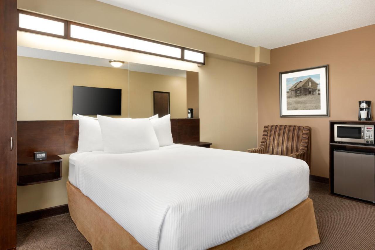 Microtel Inn And Suites By Wyndham Weyburn Extérieur photo