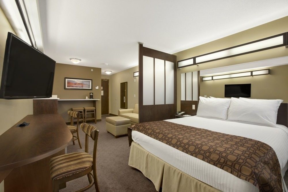 Microtel Inn And Suites By Wyndham Weyburn Extérieur photo