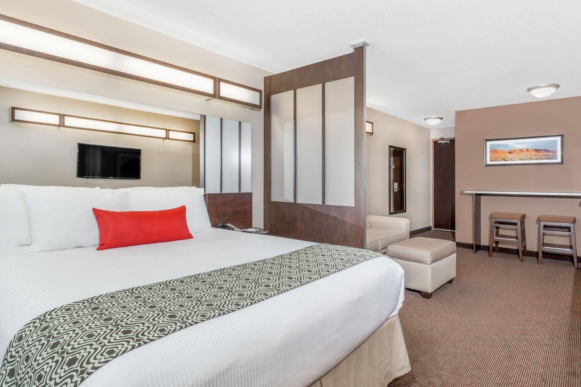 Microtel Inn And Suites By Wyndham Weyburn Extérieur photo