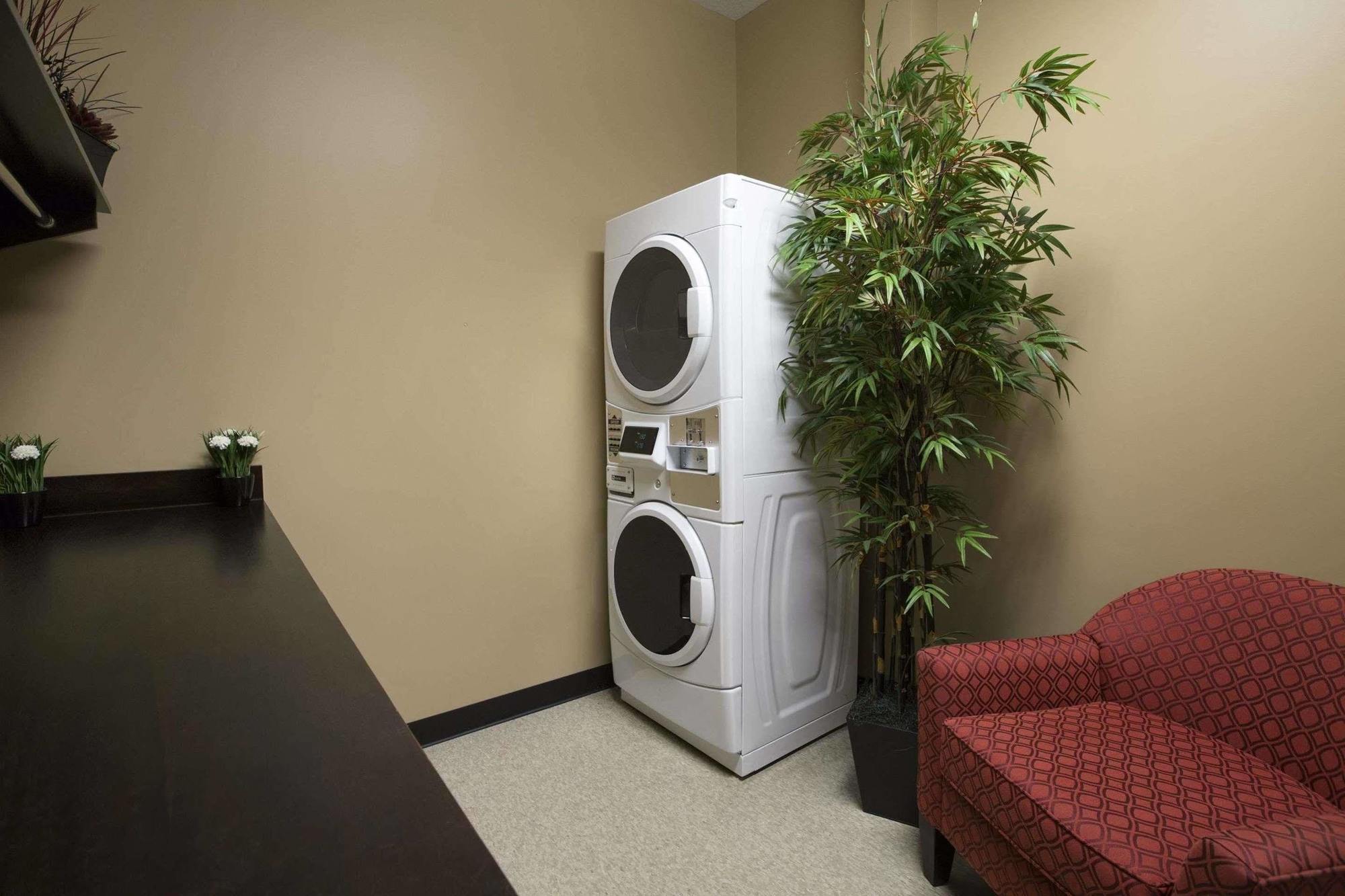 Microtel Inn And Suites By Wyndham Weyburn Extérieur photo